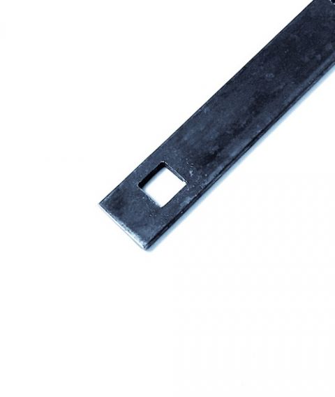 Perforada Cuadrada 1/2'' (12,7mm) - Planchuela 1 1/2'' x 3/16'' (38,1x4,8mm)